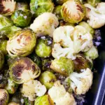 Gerösteter Rosenkohl- und Blumenkohl aus dem Backofen