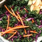 Massierter Grünkohl-Salat (Winterlicher Rohkostsalat)
