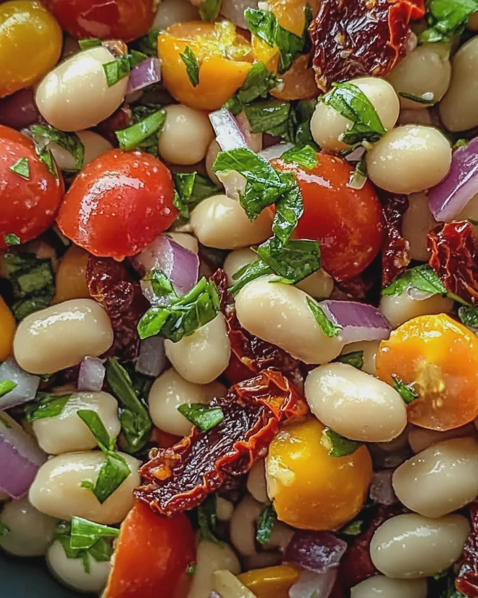 Köstlicher marinierter getrockneter Tomaten-Bohnen-Salat – Gesund und Schnell!